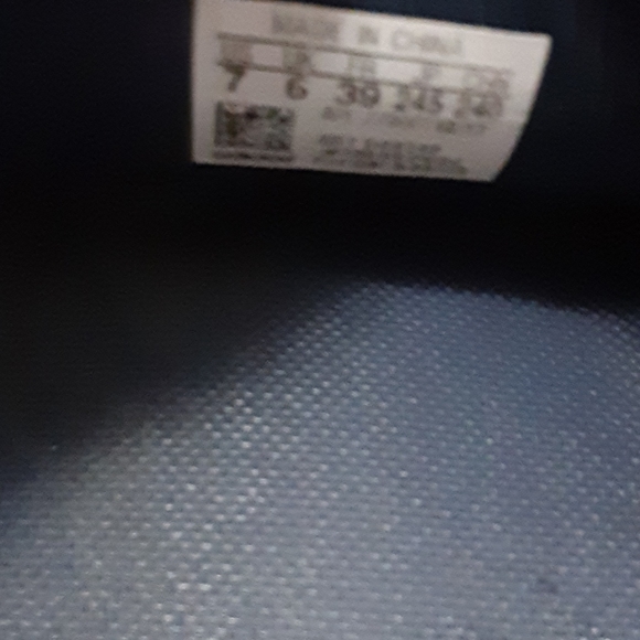 Adidas "Adilette" mens size 7 slides/sandals - Picture 7 of 16